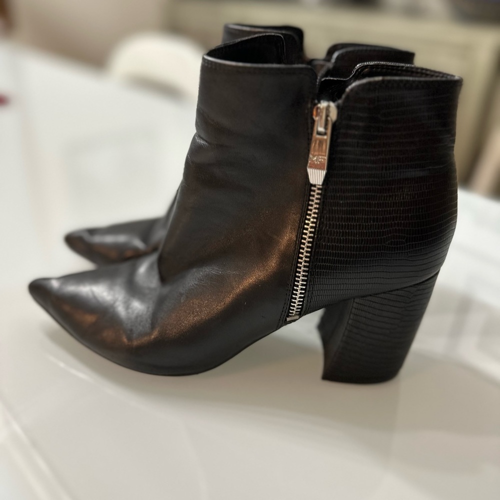 Marc Fisher black boots w silver zipper